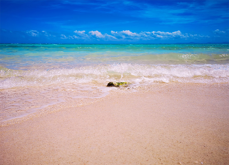 大海,海,海水,蓝色海洋,夏天,夏季,炎夏,沙滩,自然风景,马来西亚,沙巴,摄影图,